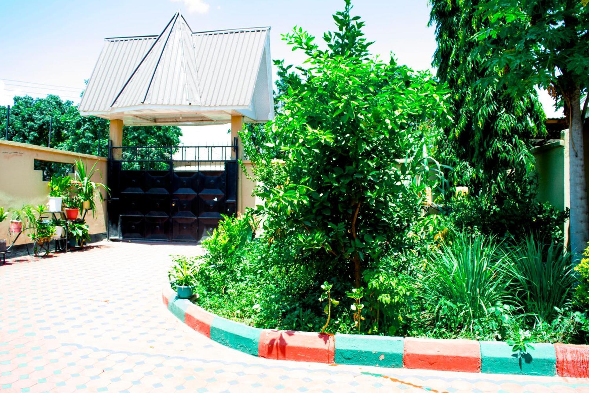 Catherine Near Kilimanjaro International Airport Jro Homestay *