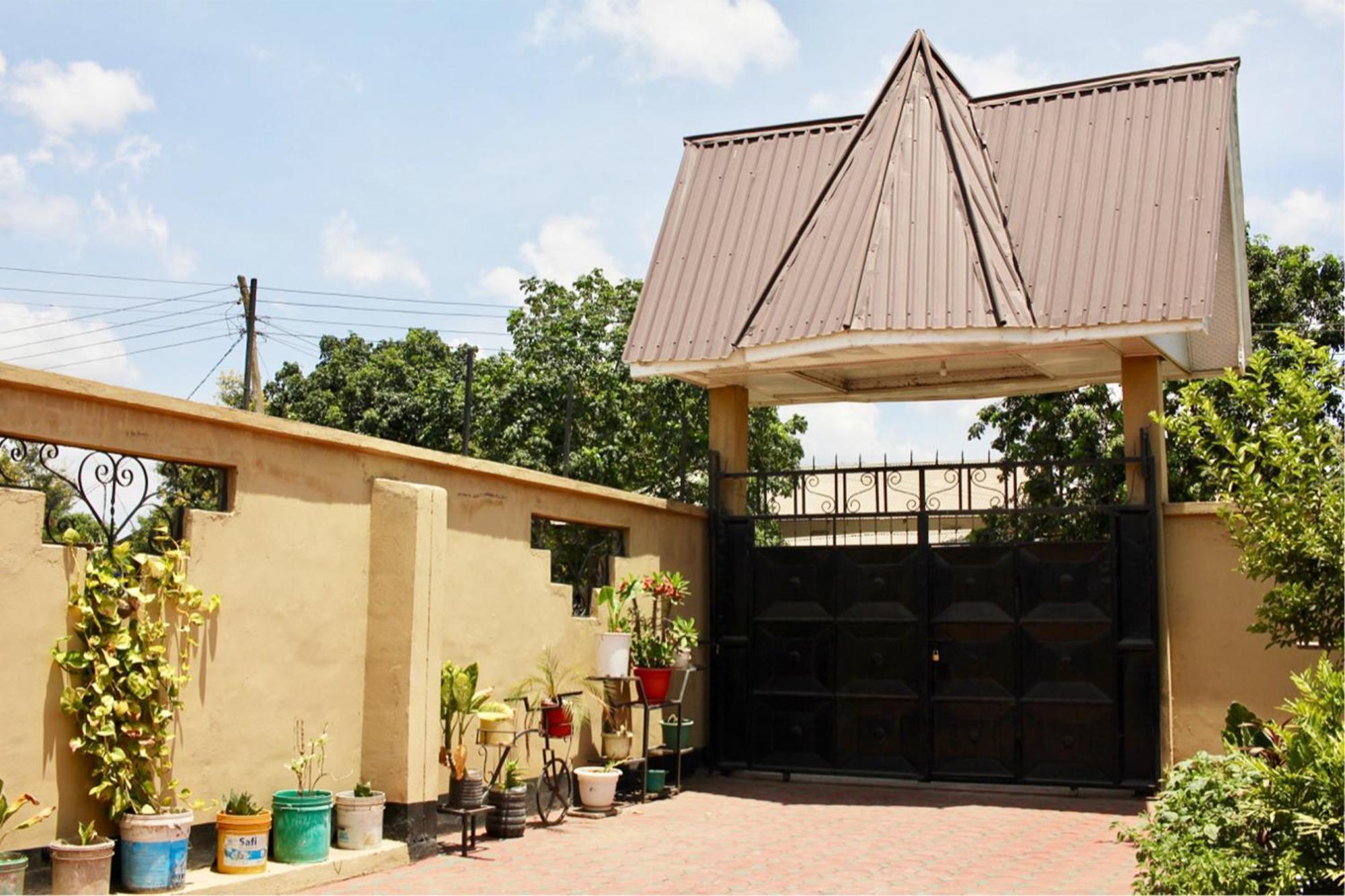 Catherine Near Kilimanjaro International Airport Jro Homestay